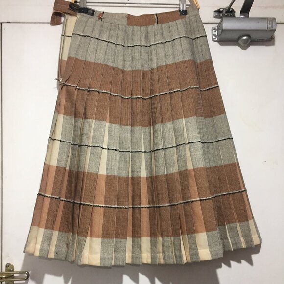 VINTAGE HIGHLAND QUEEN REVERSIBLE PLAID PLEATED SKIRTS SIZE 14 - Picture 4 of 14